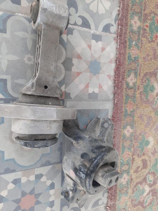 Подушка даигателья