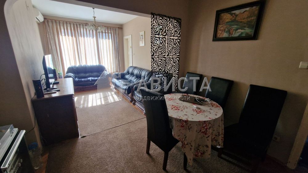 Дава се под наем Многостаен апартамент в София, Център - 150 кв.м за 1500 € - Снимка #1