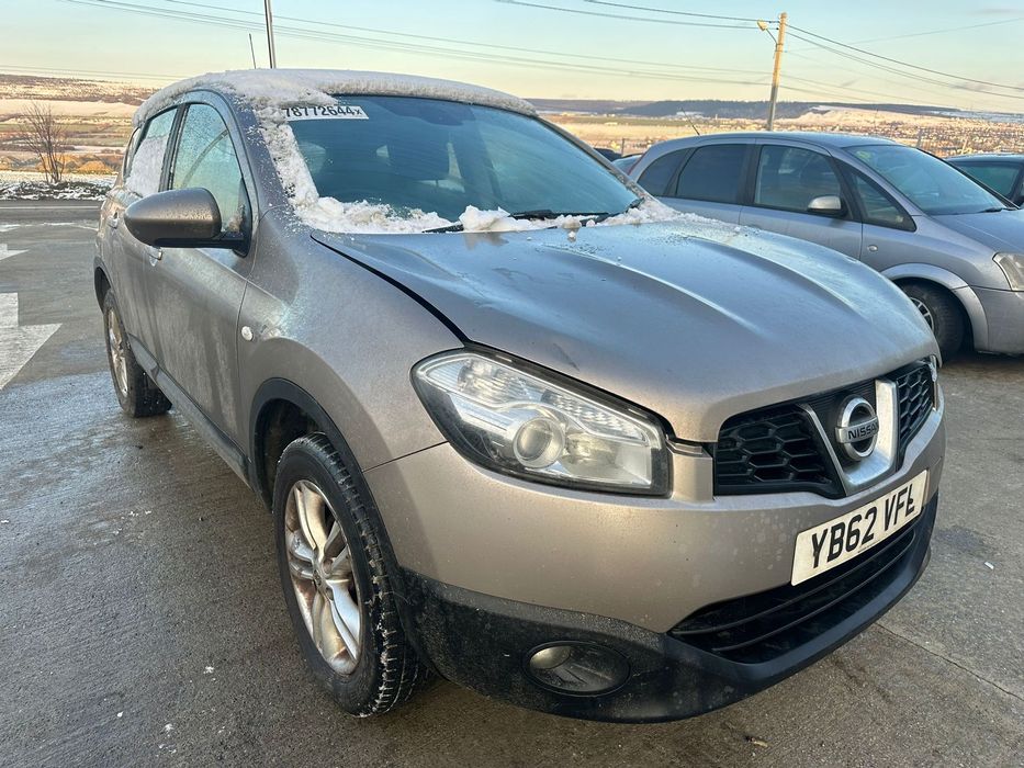 Dezmembrez / Piese auto Nissan qashqai bej 2010 1.6 benzina