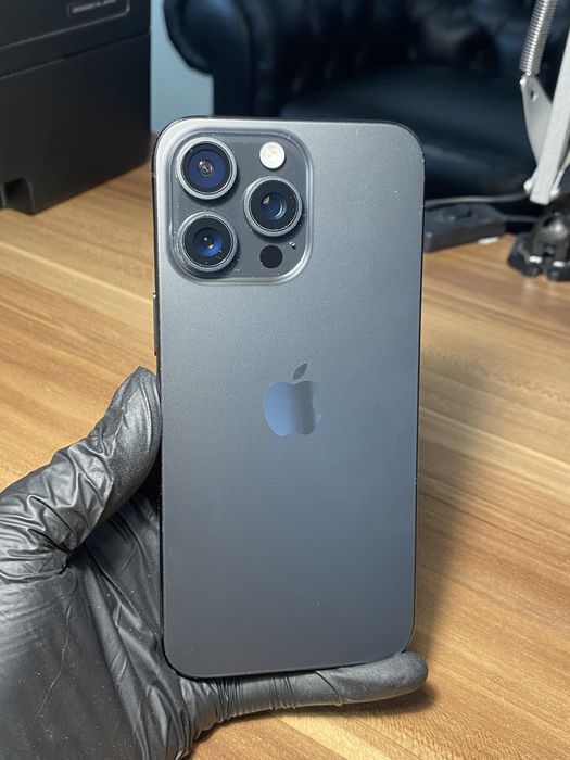 iPhone 15 Pro Max • 256 GB • Black Titanium