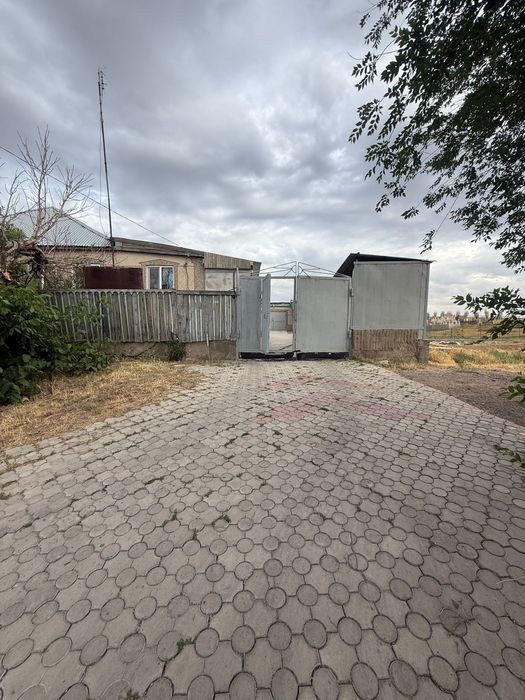 Продаётся дом в кирпичной районе