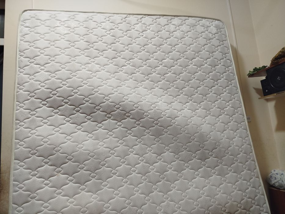 Matras sotiladi 2-2.20sm qalinligi 20sm