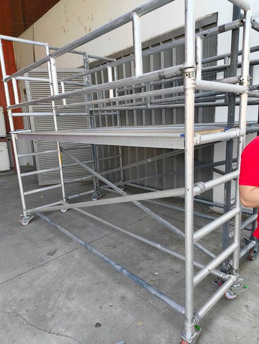Închiriere schele mobile de aluminiu