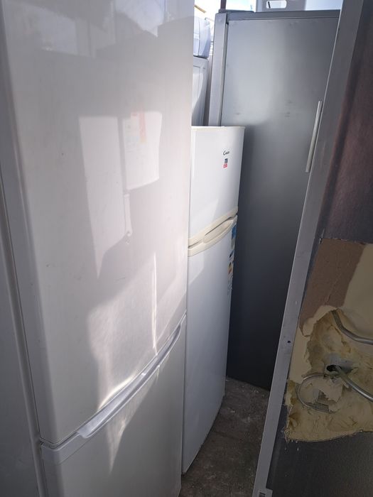 Vând congelator  s i frigider