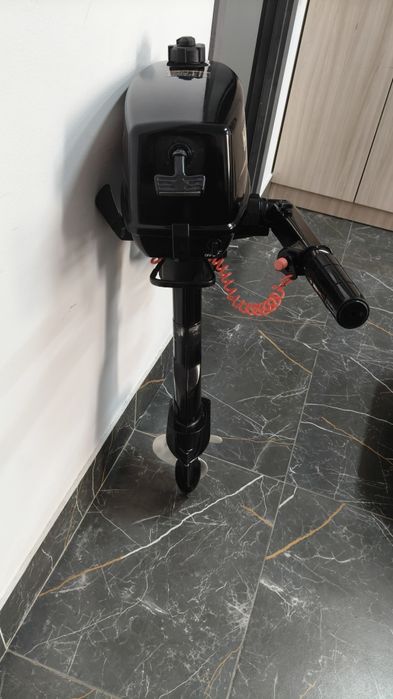 Продам лодку с мотором