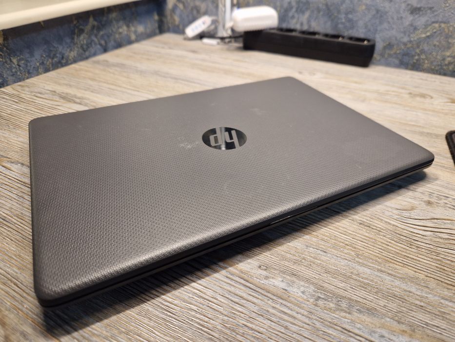 Ноутбук HP Corei3\8гб\250гб матрица IPS