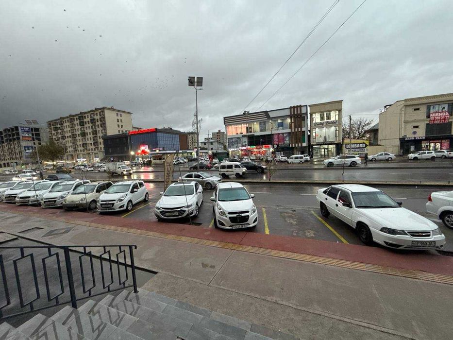 Сдам помещение 1600м2 вдоль главной дороги под фитнес / учебный центр