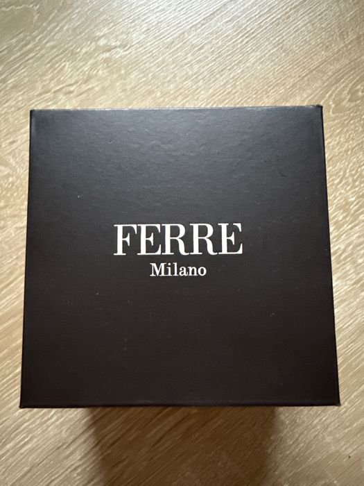Оригинален часовник FERRE Milano нов