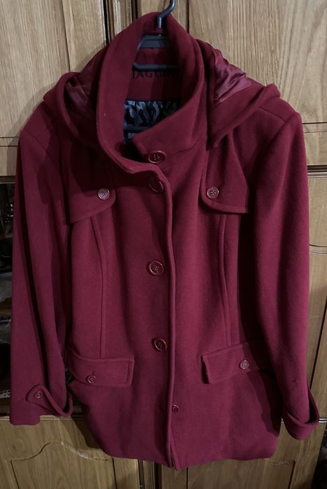 Palton rosu burgund scurt in stare impecabila