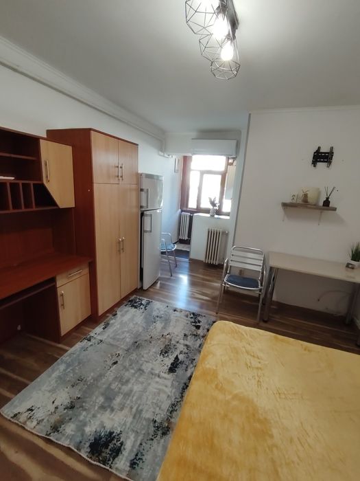 PF închiriez garsonieră Galata- 1300 lei
