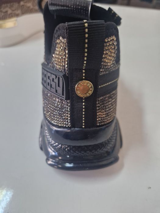 Vand  Steve  Maden noi la   cutie marimi 36-42