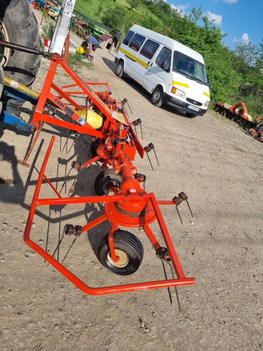 Grebla intors fanul rasfirat iarba Kuhn GF 3701
