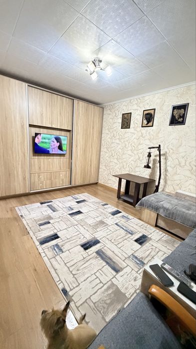 Продаётся 1 комнатная квартира с дизайнерским ремонтом,обстановкой.