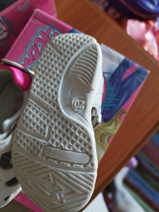 Продам сандали 20 размер