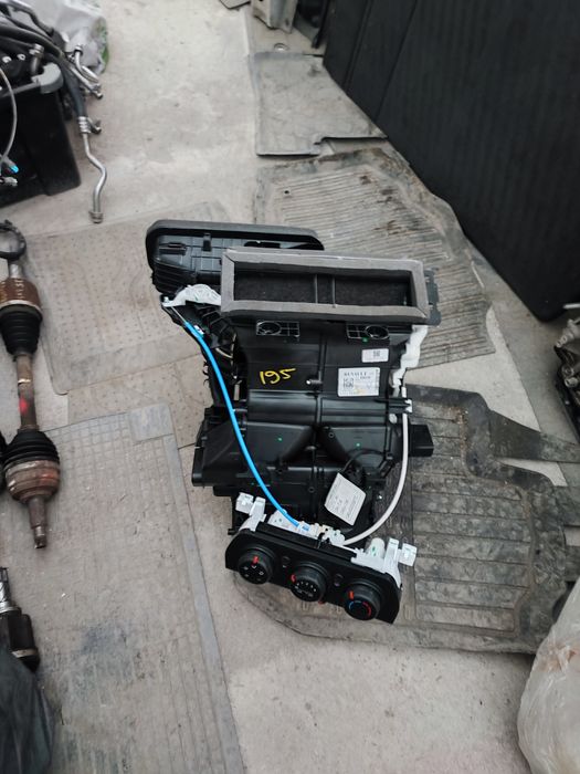 Vînd cutie climatizare dacia sandero 3 2025