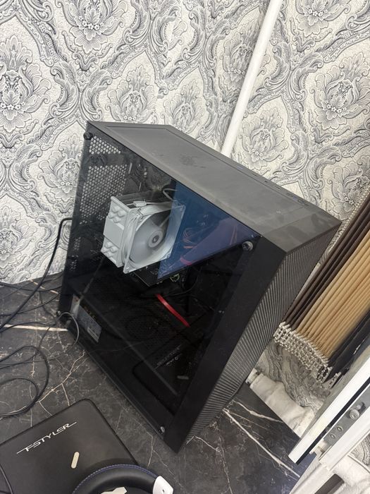 Компьютер с полным комплектом