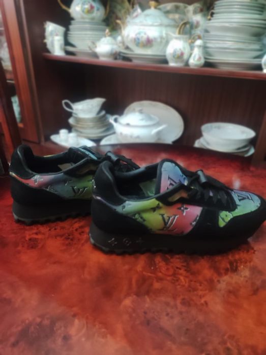 Продам брендовые кроссовки