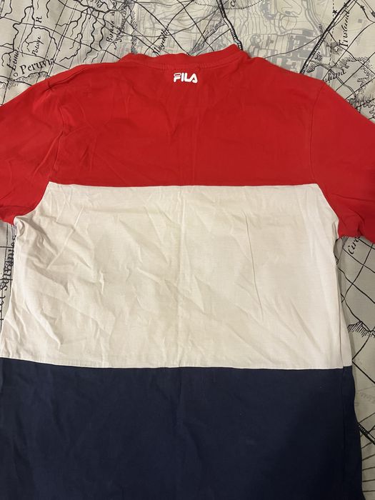 Продавам тениска Fila