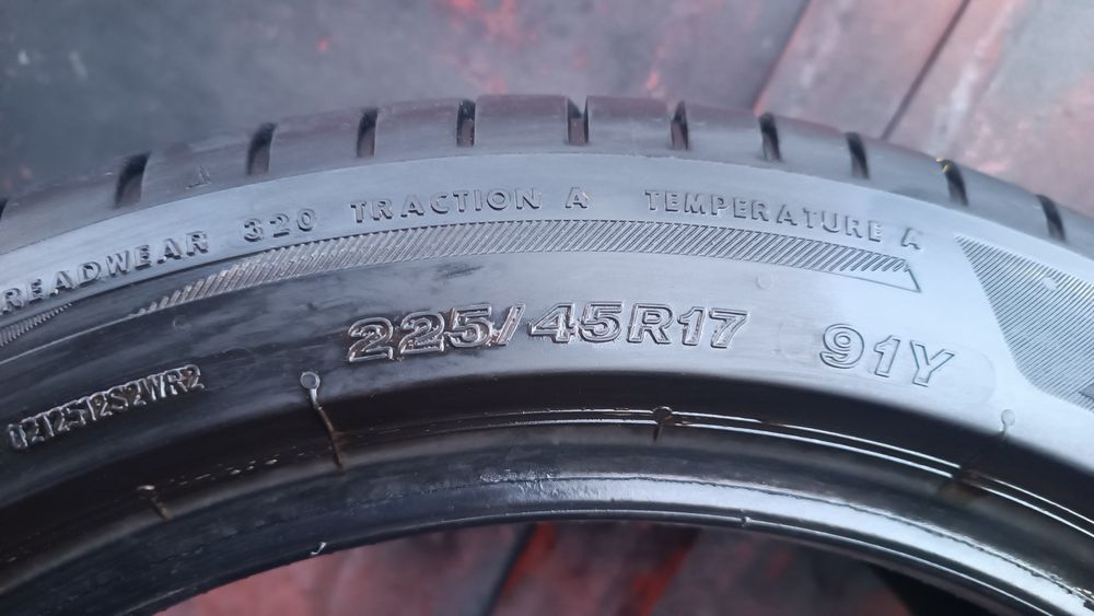 225/45/17 Bridgestone Дот 1723
