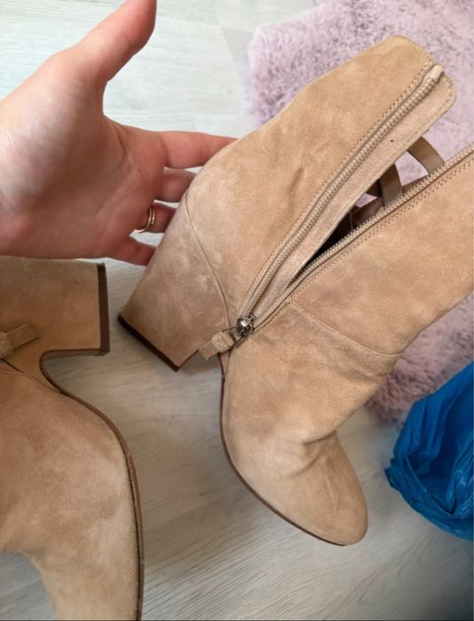 Ghete 38 crem din piele maro deschis camel frumoase in stare f buna