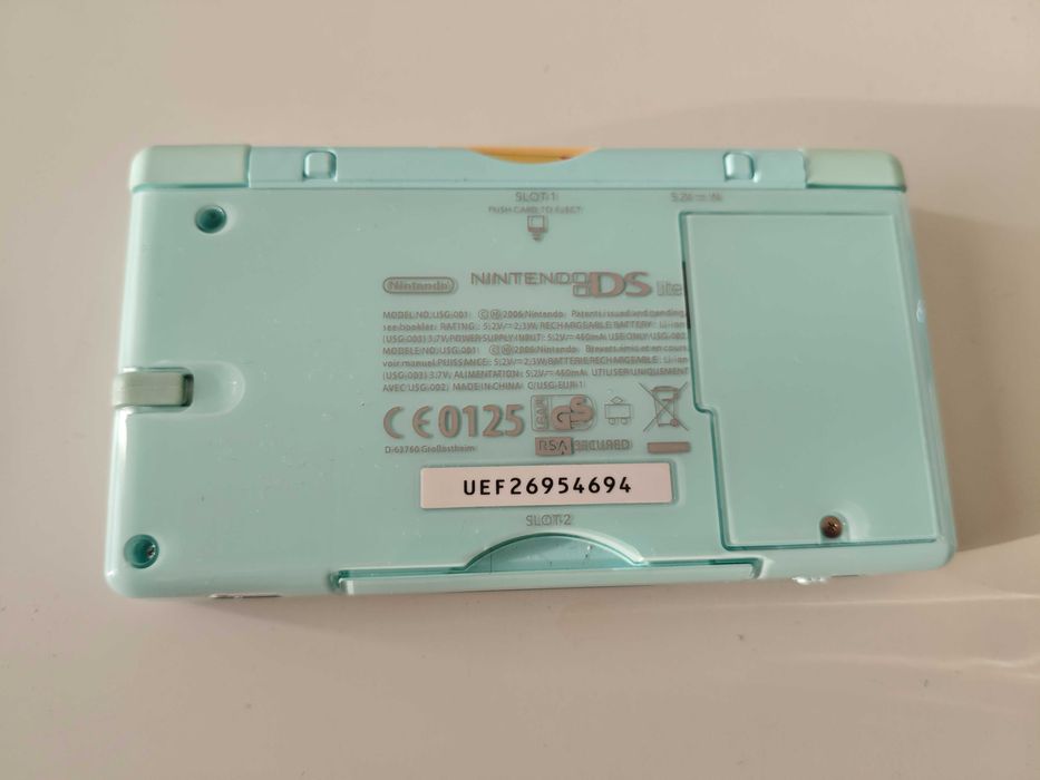Nintendo DS Lite  качени много игри