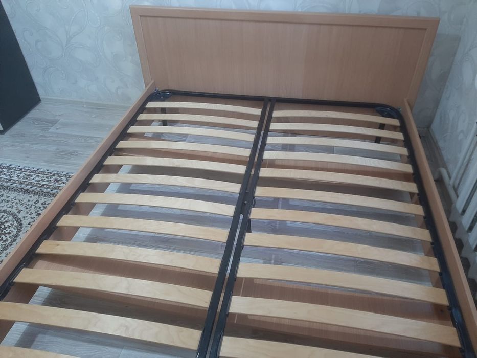 Продам двуспальную кровать
