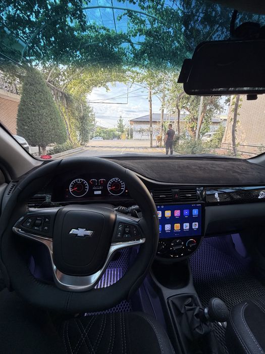 Lacetti 1.8 sotiladi