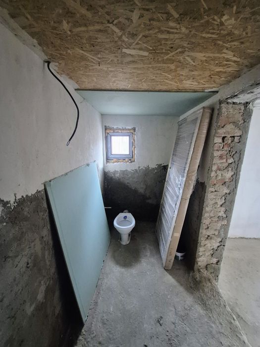 Teren cu casă Cernișoara 1750mp