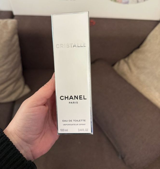 Vând parfum Cristalle