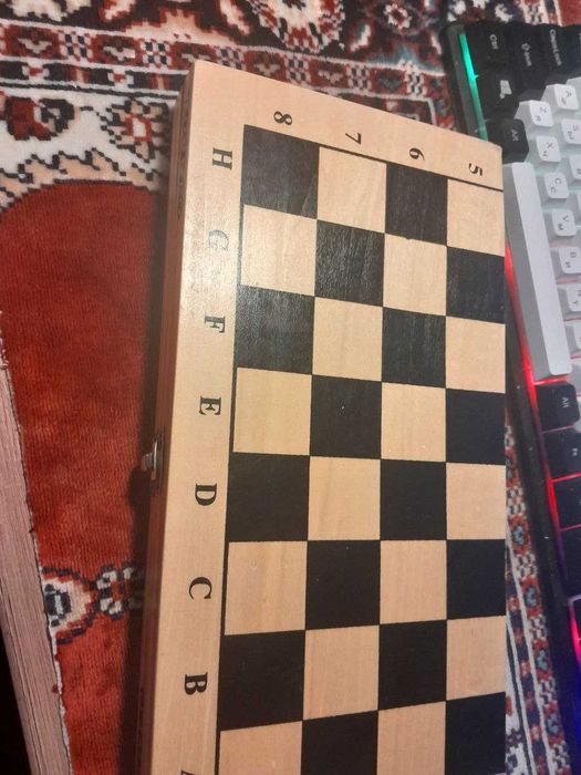 Деревянные шахматы с фигурками