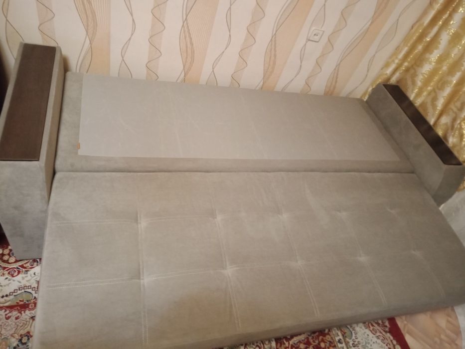 Диван выдвижной с подушками