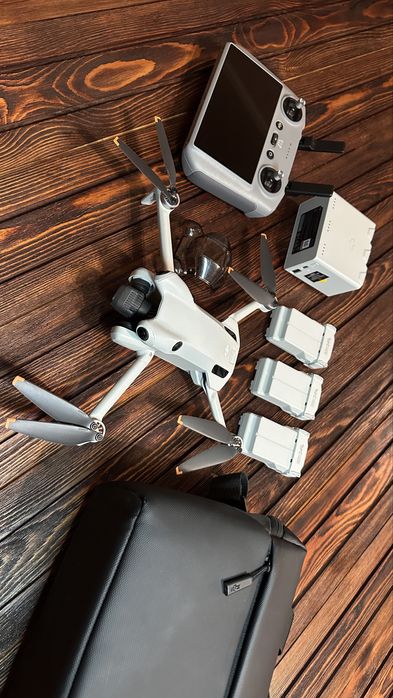 Дрон DJI Mini 4 Pro Fly More Combo + RC 2
