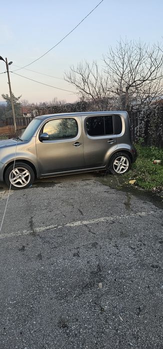 Nissan Cube на части..