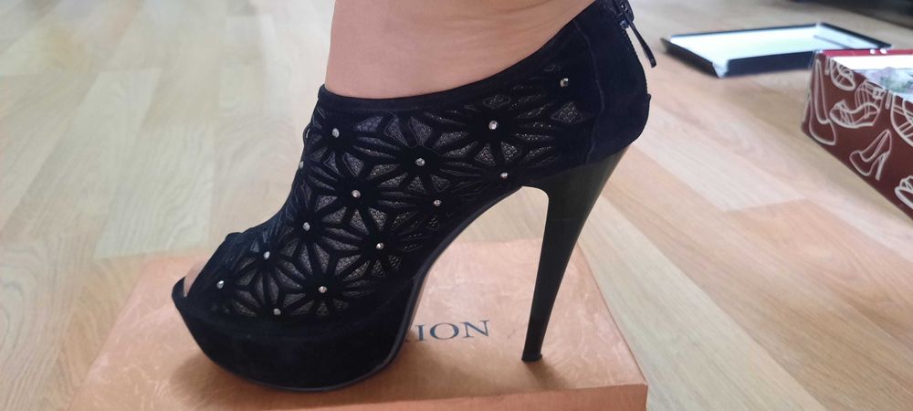 Туфли новые на каблуке