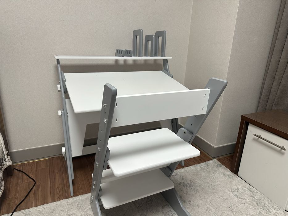 Детский письменный стол