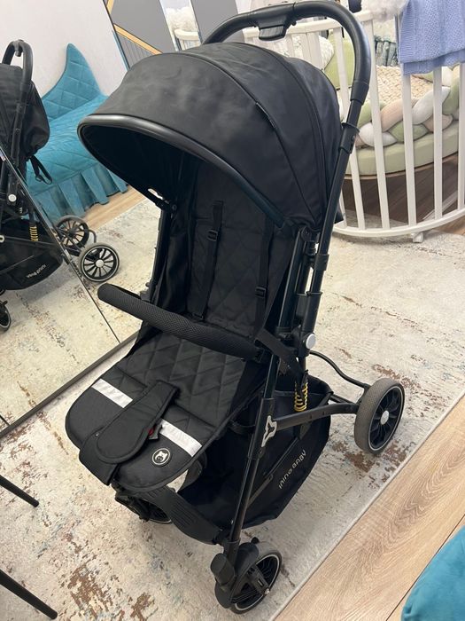 Коляска черная ining baby 313-2 pro
