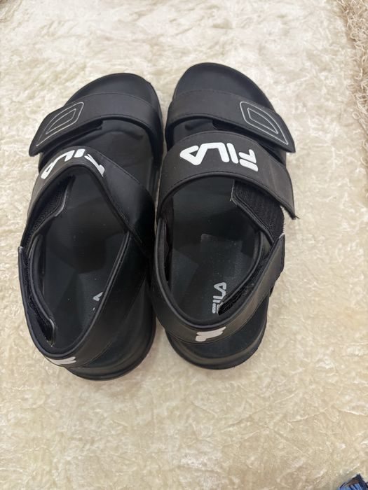 Продам сандалии Fila