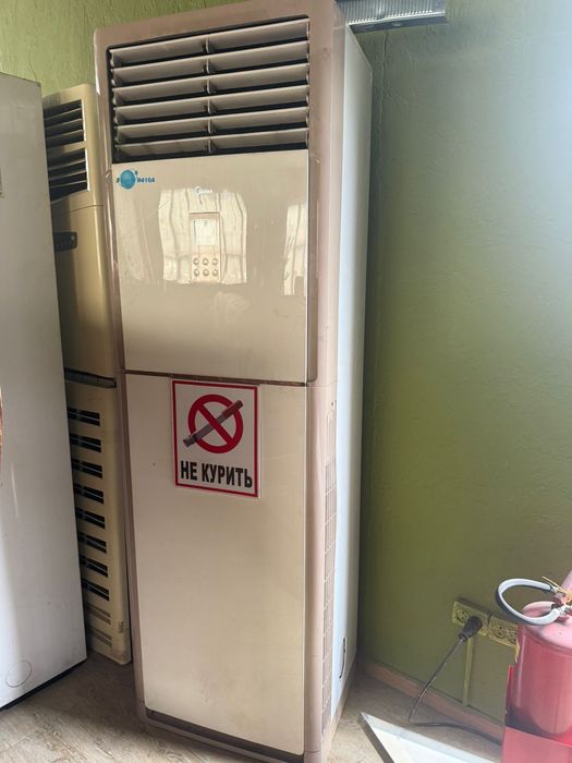 Кондиционе колонный Midea