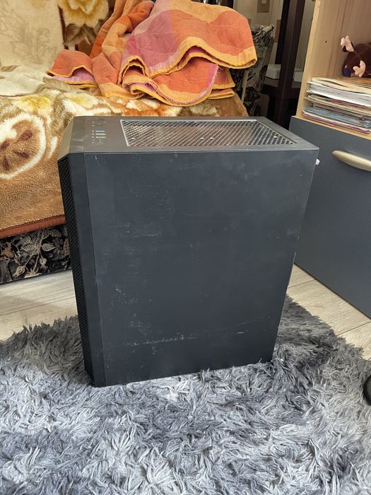 Carcasă Gaming AQIRYS (Model Mid-Tower) – Curată, Stare Bună (Fără Ventilatoare/Sită Top)
