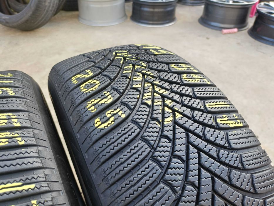 Doua anvelope iarna 215 55 17 bridgestone blizzak 6 cu 7,5 mm dot 2025