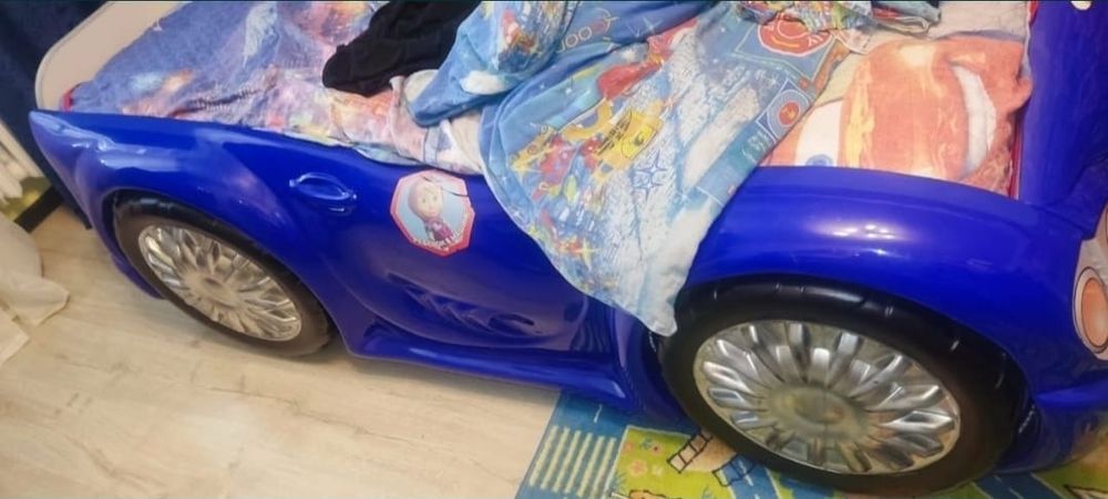 Кровать детская в форме машины