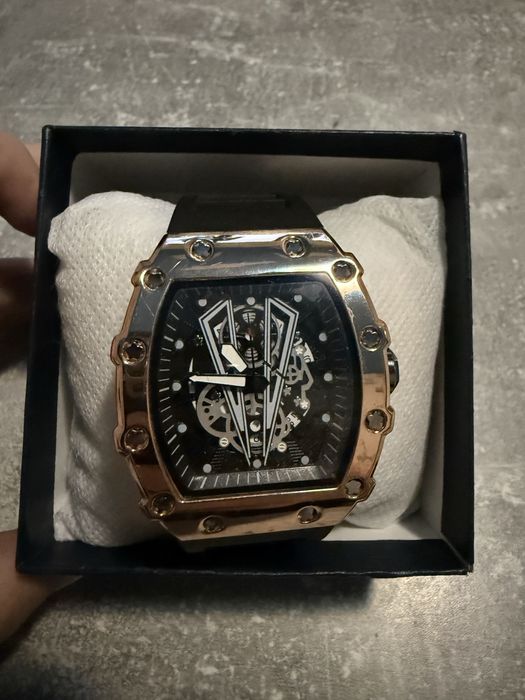 Продавам луксозен часовник