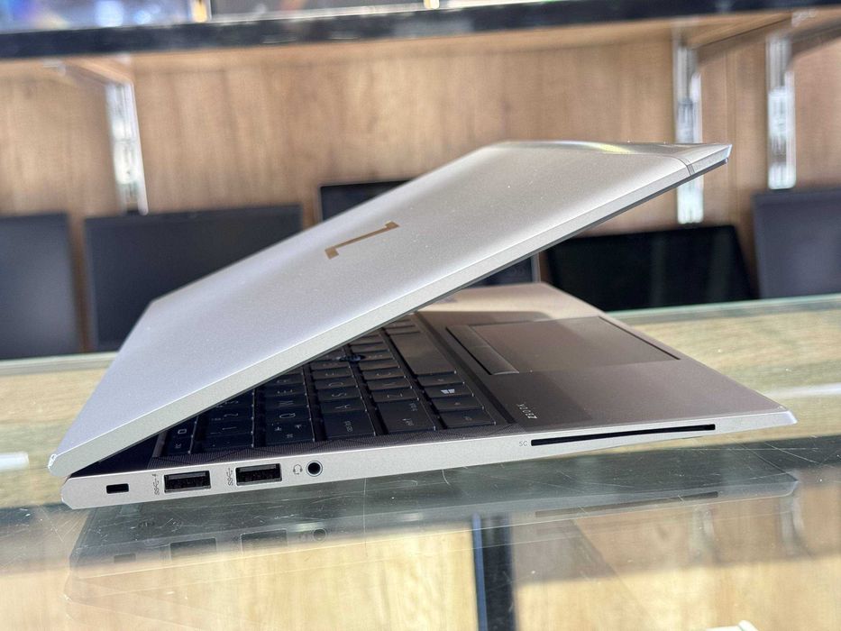 HP ZBook Firefly 14 G8 Core i7-1185G7 ram 8 ssd 256