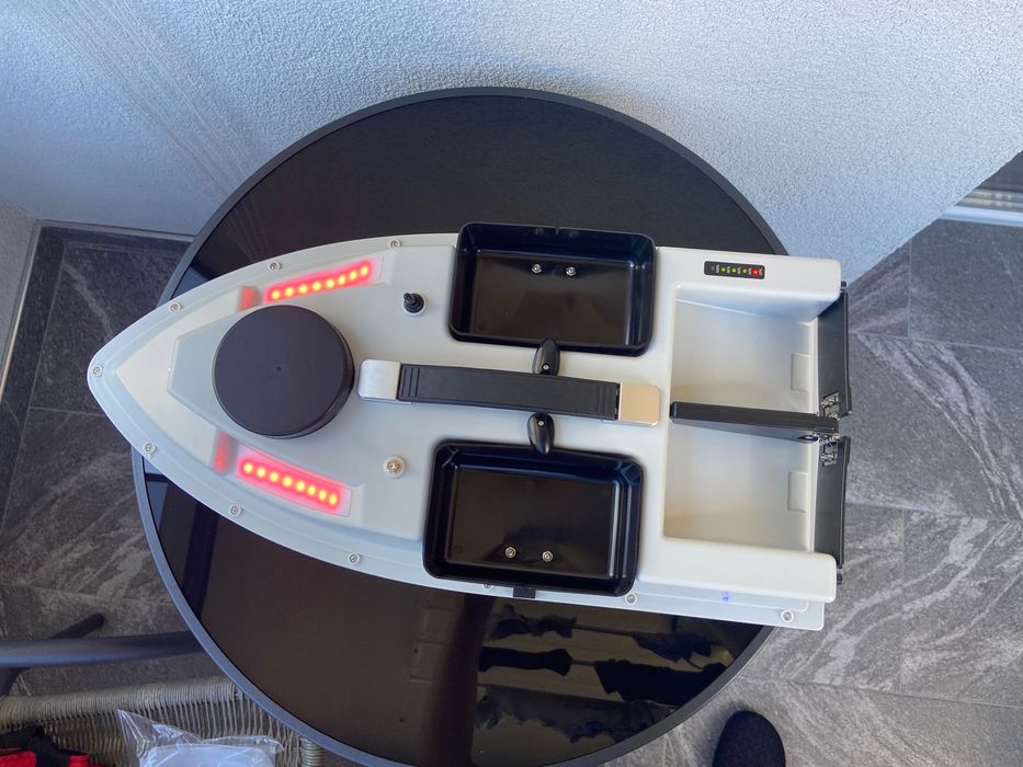 Лодка за захранка D19,GPS-99 точки