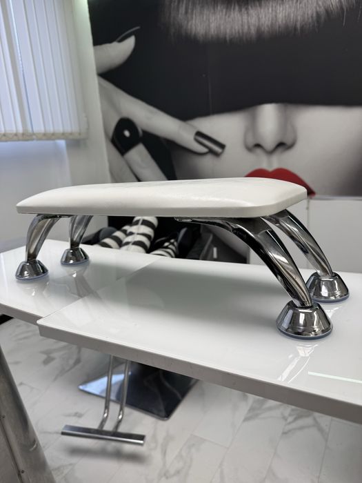 Стойка за маникюр