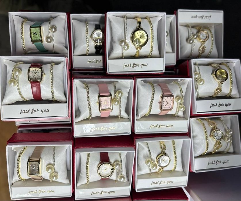 Наручные часы с браслетом