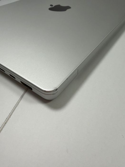 Продавам MacBook Pro M1 Pro 14’