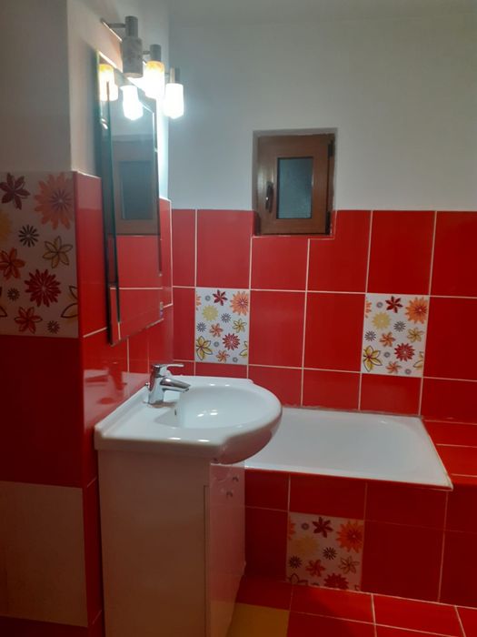 Închiriez apartament