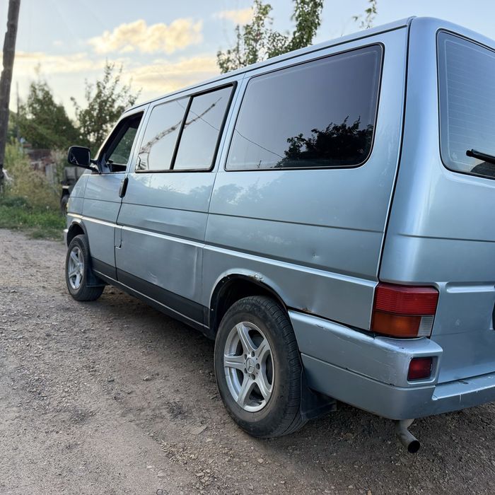 Продам Volkswagen Caravelle (минивен)