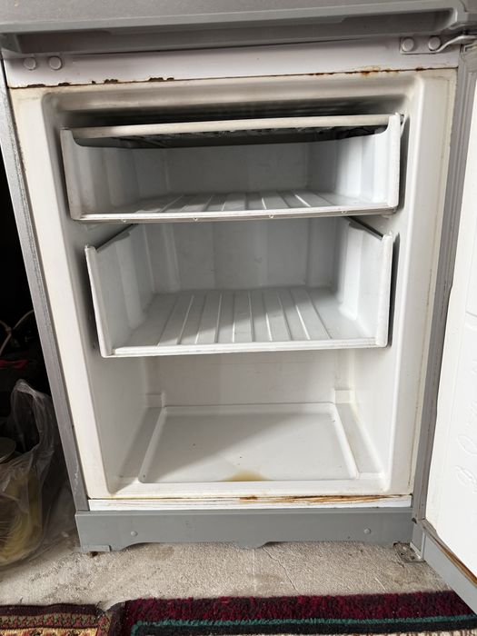 Холодильник indesit 299л.